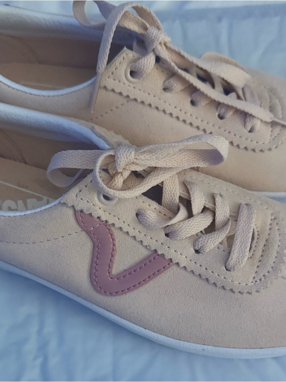 Vans - Picture 2 of 4